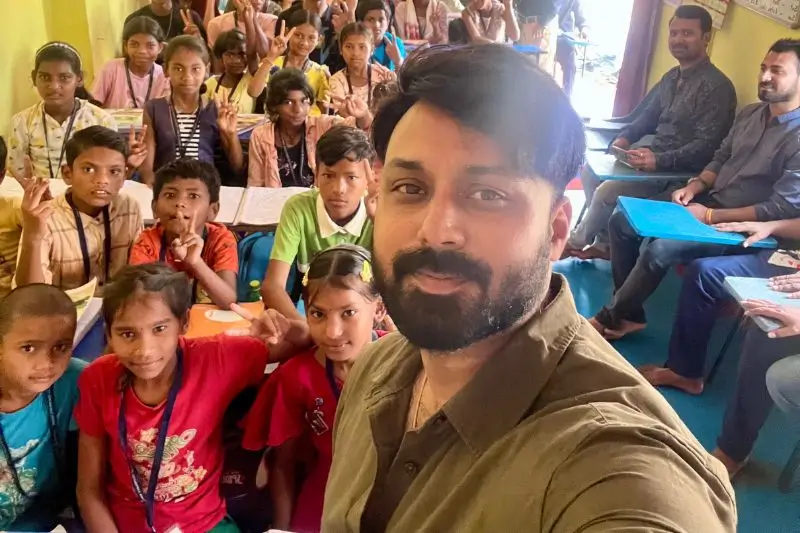 SabShila teaching children